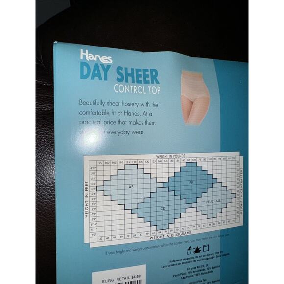 HANES DAY SHEER CONTROL TOP 2 PAIR VALUE PACK SIZE AB LITTLE COLOR SANDALFOOT - Picture 6 of 7